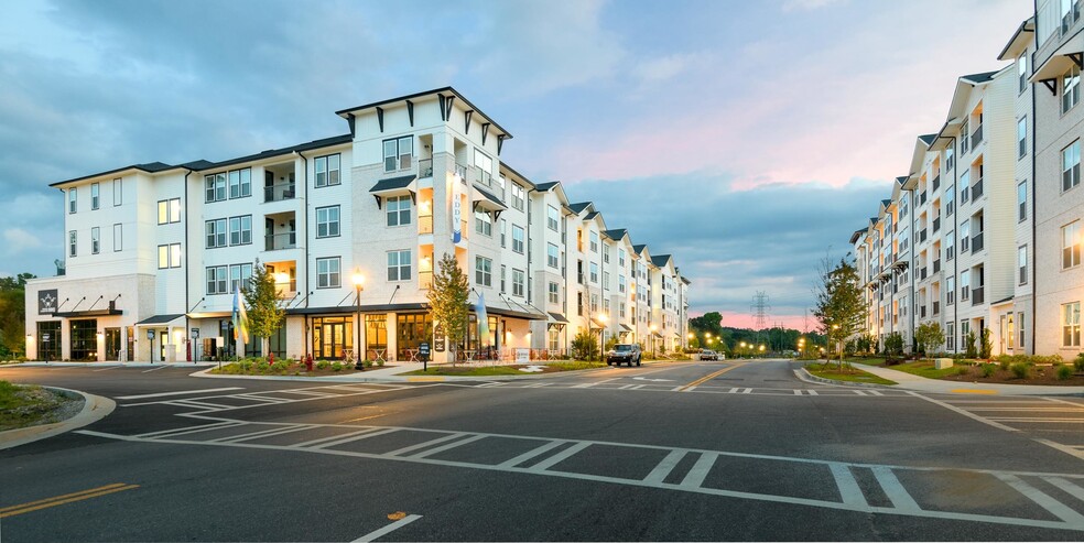 street view of beige buiding the-eddy-at-riverview-landing-smyrna-ga